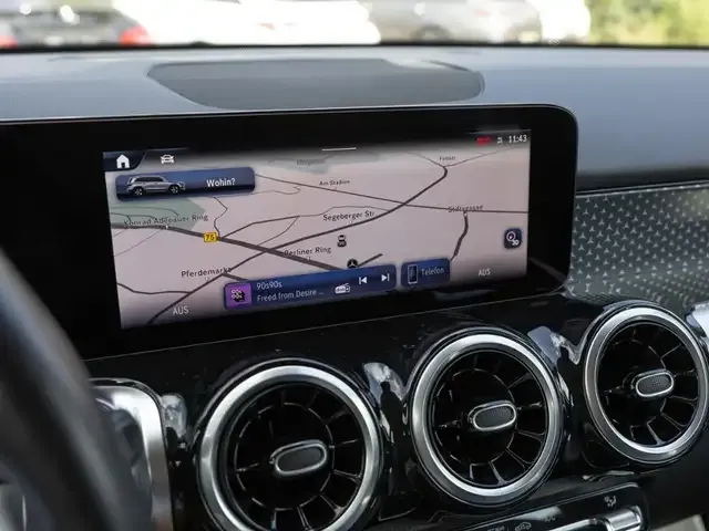 Mercedes-Benz GLB 180