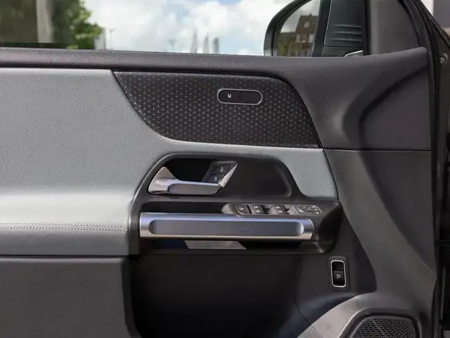 Mercedes-Benz GLB 180