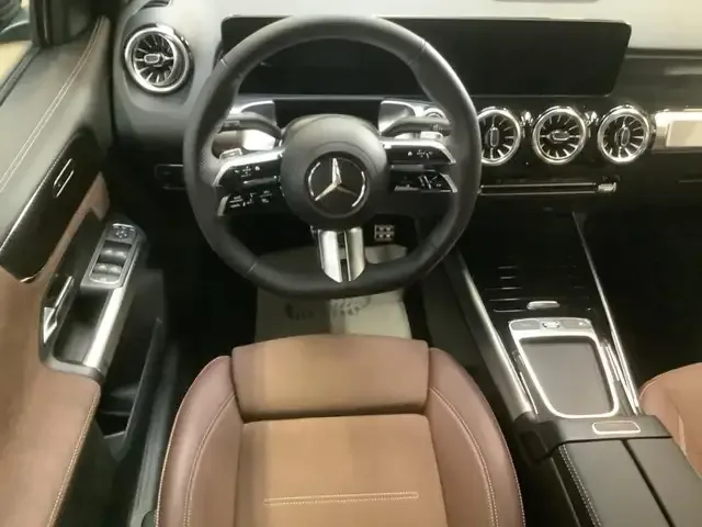 Mercedes-Benz GLB 220