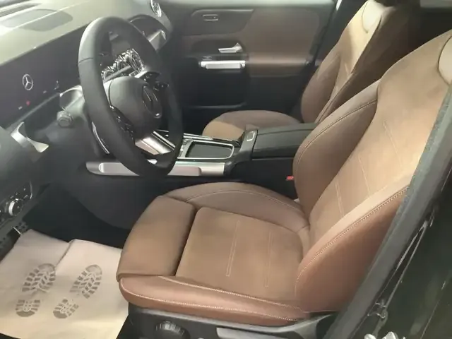Mercedes-Benz GLB 220