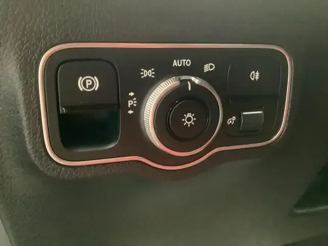 Mercedes-Benz GLB 220
