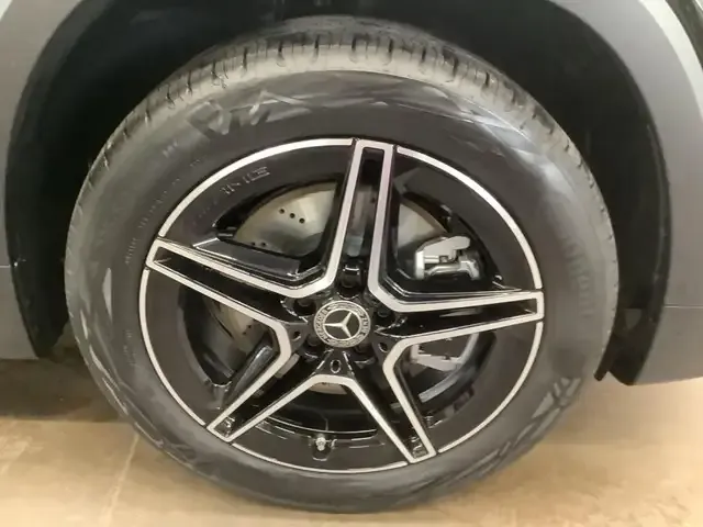 Mercedes-Benz GLB 220