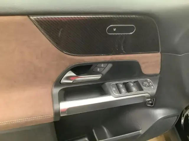 Mercedes-Benz GLB 220