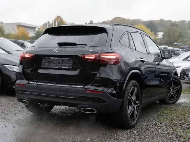 Mercedes-Benz GLA 220