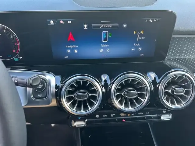 Mercedes-Benz GLB 200