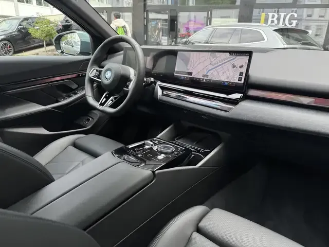 BMW i5
