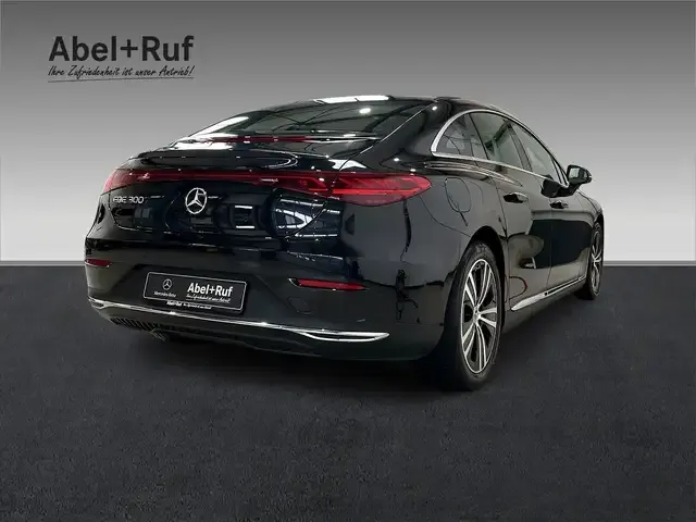 Mercedes-Benz EQE 300