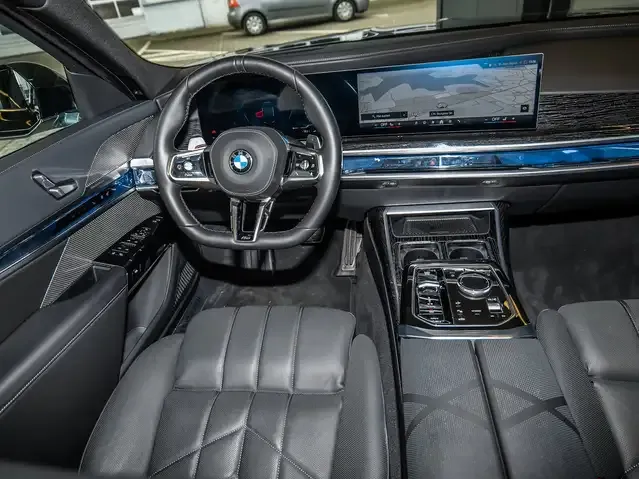 BMW 740