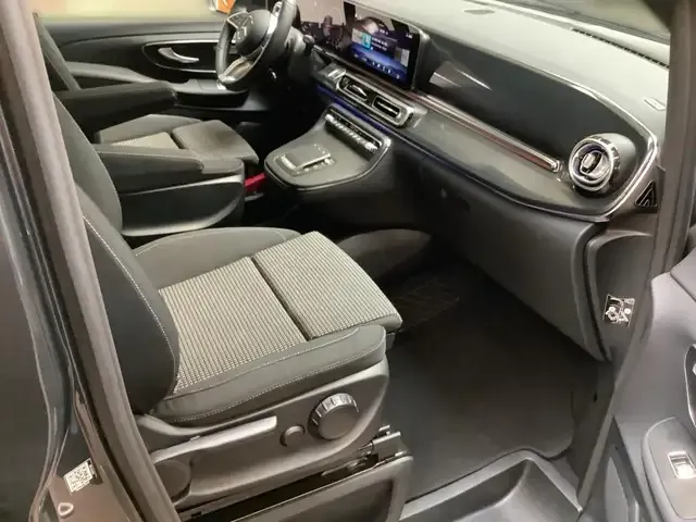 Mercedes-Benz V 220