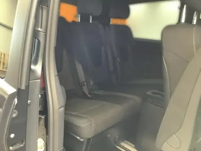 Mercedes-Benz V 220