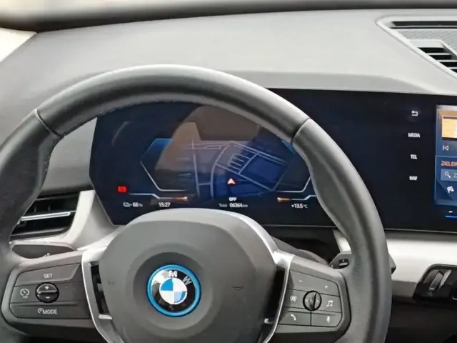 BMW iX1