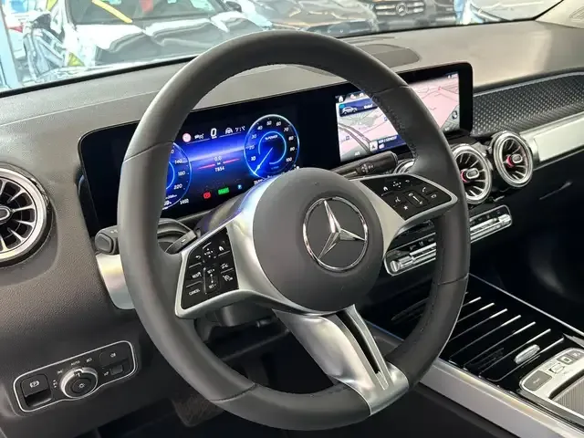 Mercedes-Benz EQB 300