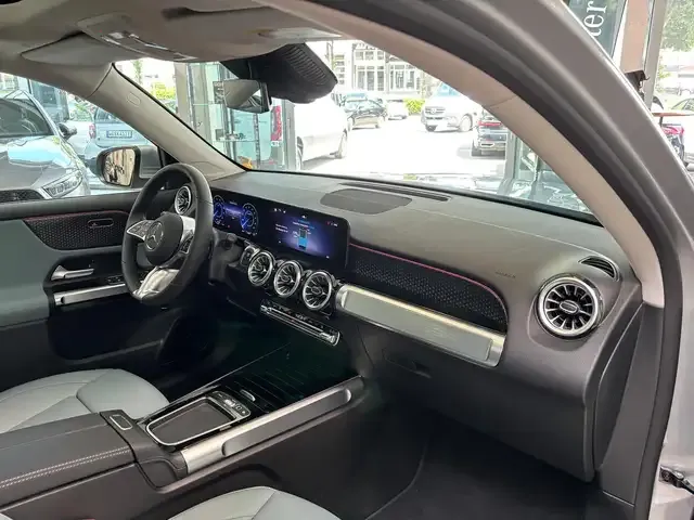 Mercedes-Benz EQB 300