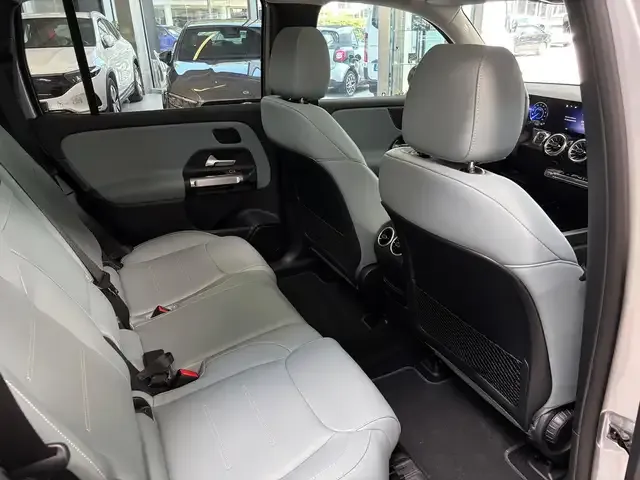 Mercedes-Benz EQB 300