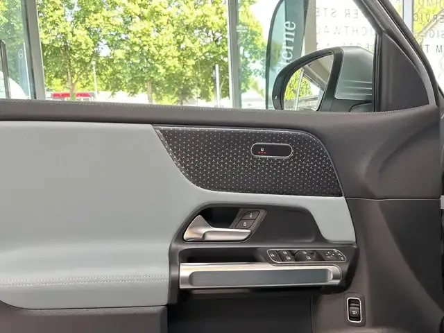 Mercedes-Benz EQB 300