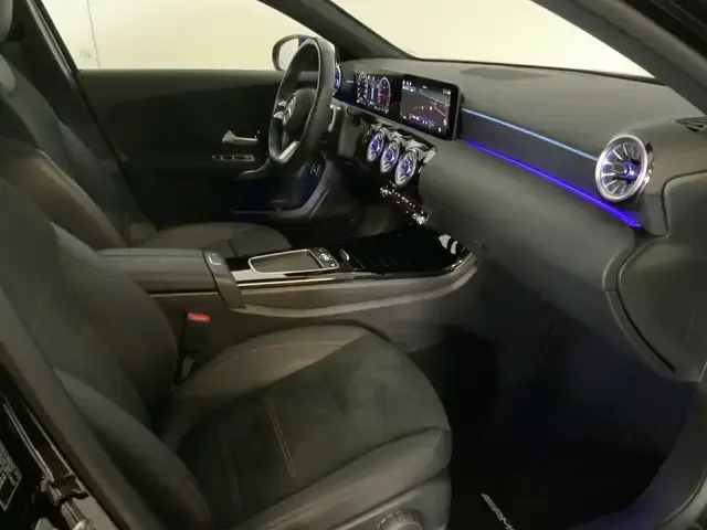 Mercedes-Benz A 220