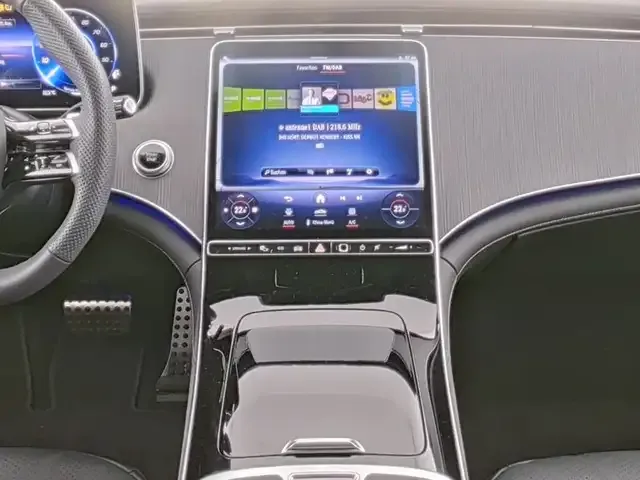 Mercedes-Benz EQE 300