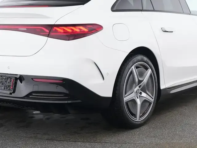 Mercedes-Benz EQE 300