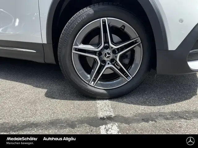 Mercedes-Benz GLB 180