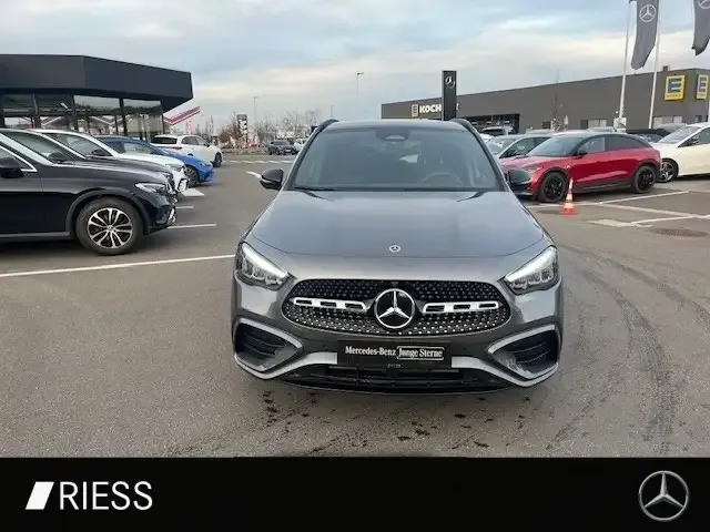 Mercedes-Benz GLA 200