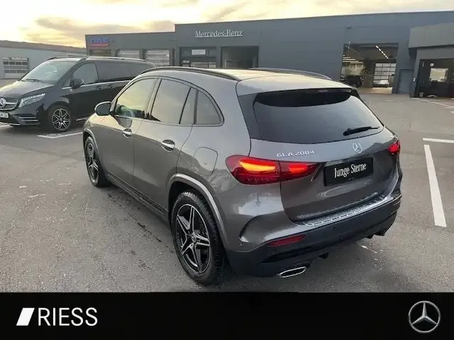 Mercedes-Benz GLA 200