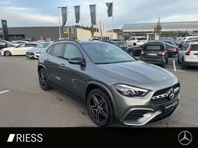 Mercedes-Benz GLA 200