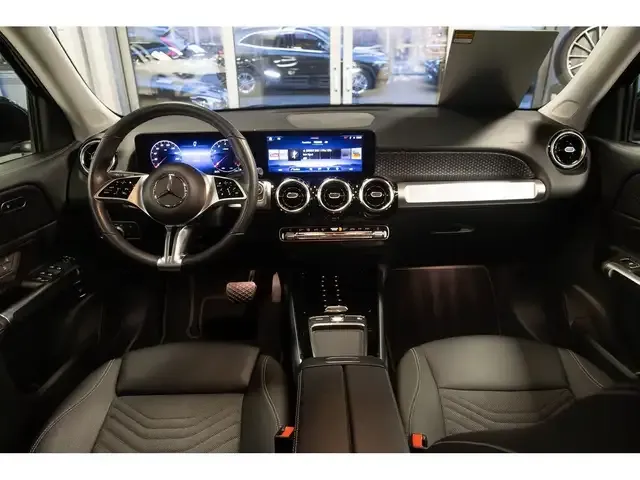 Mercedes-Benz GLB 220