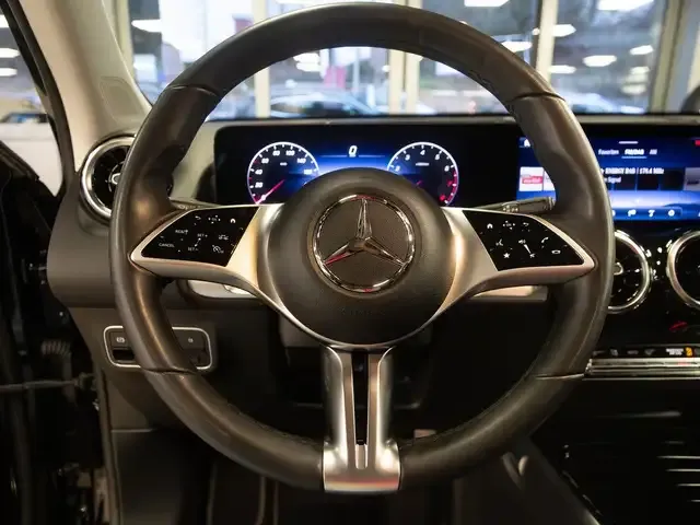 Mercedes-Benz GLB 220