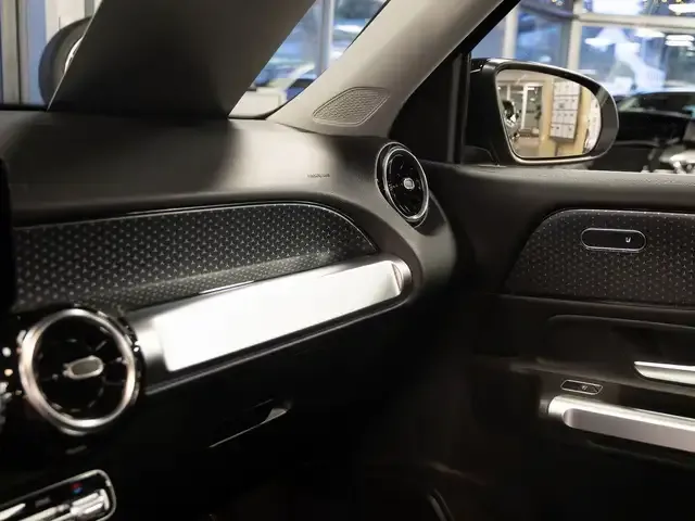 Mercedes-Benz GLB 220