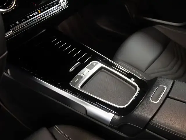 Mercedes-Benz GLB 220