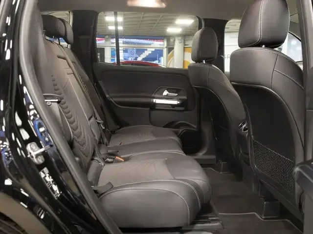 Mercedes-Benz GLB 220