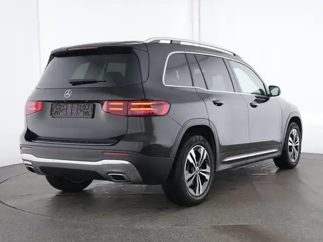 Mercedes-Benz GLB 220