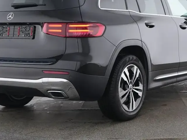 Mercedes-Benz GLB 220