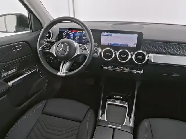 Mercedes-Benz GLB 220