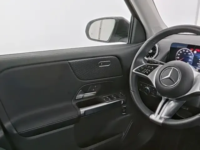 Mercedes-Benz GLB 220