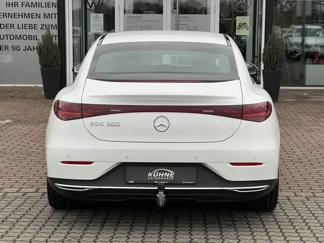 Mercedes-Benz EQE 300