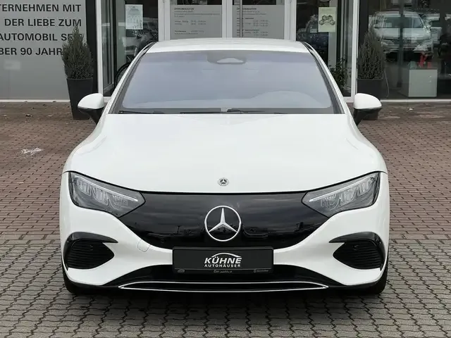 Mercedes-Benz EQE 300