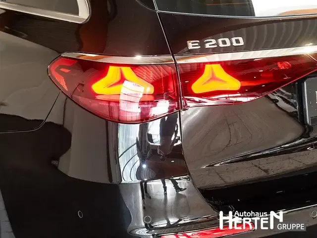 Mercedes-Benz E 200