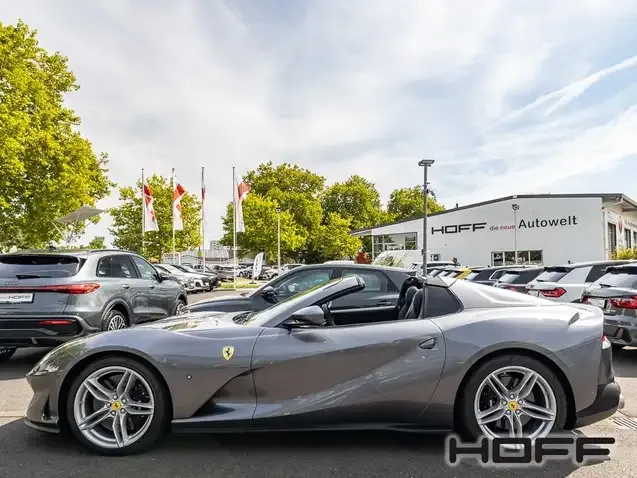 Ferrari 812