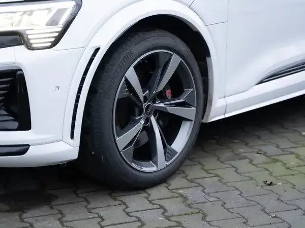 Audi SQ8 e-tron