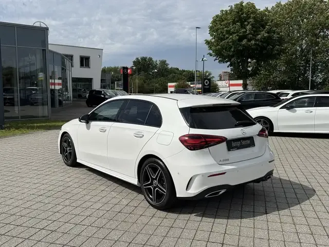 Mercedes-Benz A 200