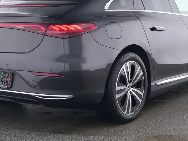 Mercedes-Benz EQE 300