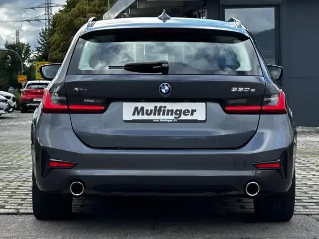 BMW 330
