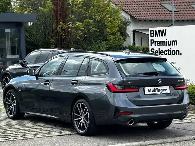 BMW 330