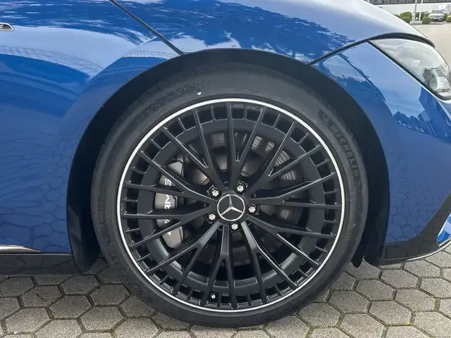 Mercedes-Benz EQE 43