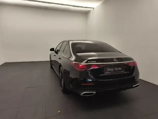 Mercedes-Benz E 200