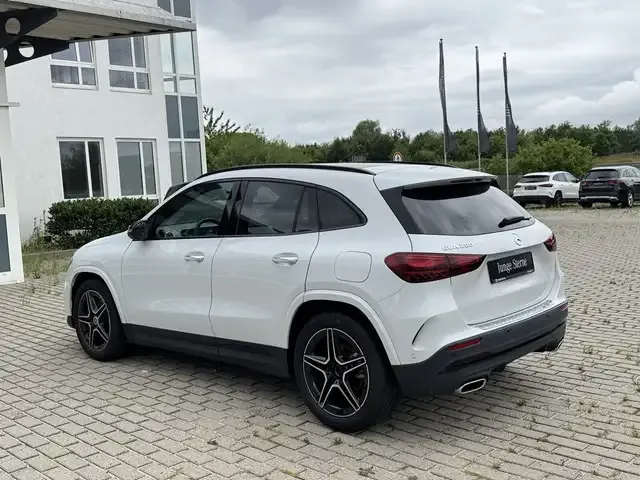 Mercedes-Benz GLA 200