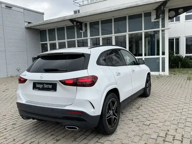 Mercedes-Benz GLA 200