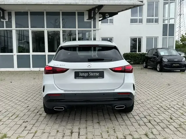 Mercedes-Benz GLA 200