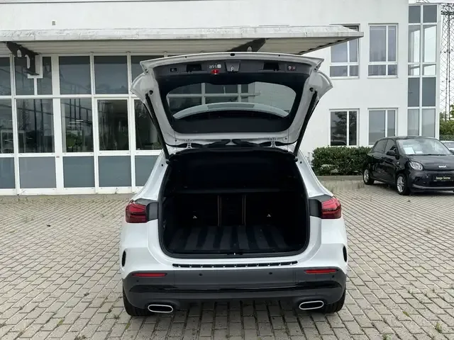 Mercedes-Benz GLA 200